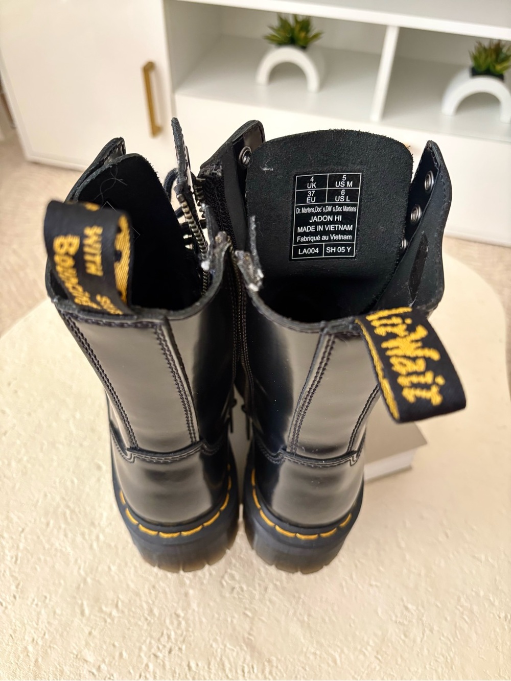 Dr Martens JADON HI, black leather boots, 10-eyelet, size 6 - Picture 6 of 13